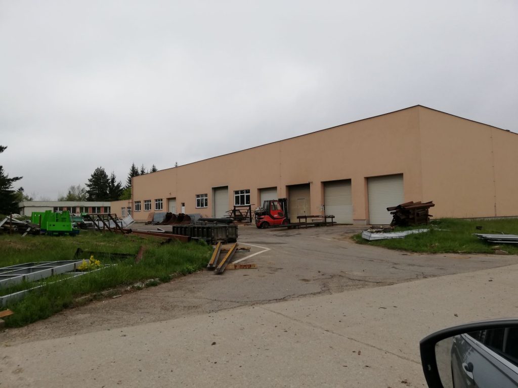 Areál Pístov, plastové výplně